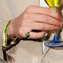 Load image into Gallery viewer, Signet Ring Modula Pera - Silver 925, gold 18 carats & peridot