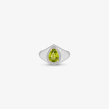 Load image into Gallery viewer, Signet Ring Modula Pera - Silver 925, gold 18 carats &amp; peridot
